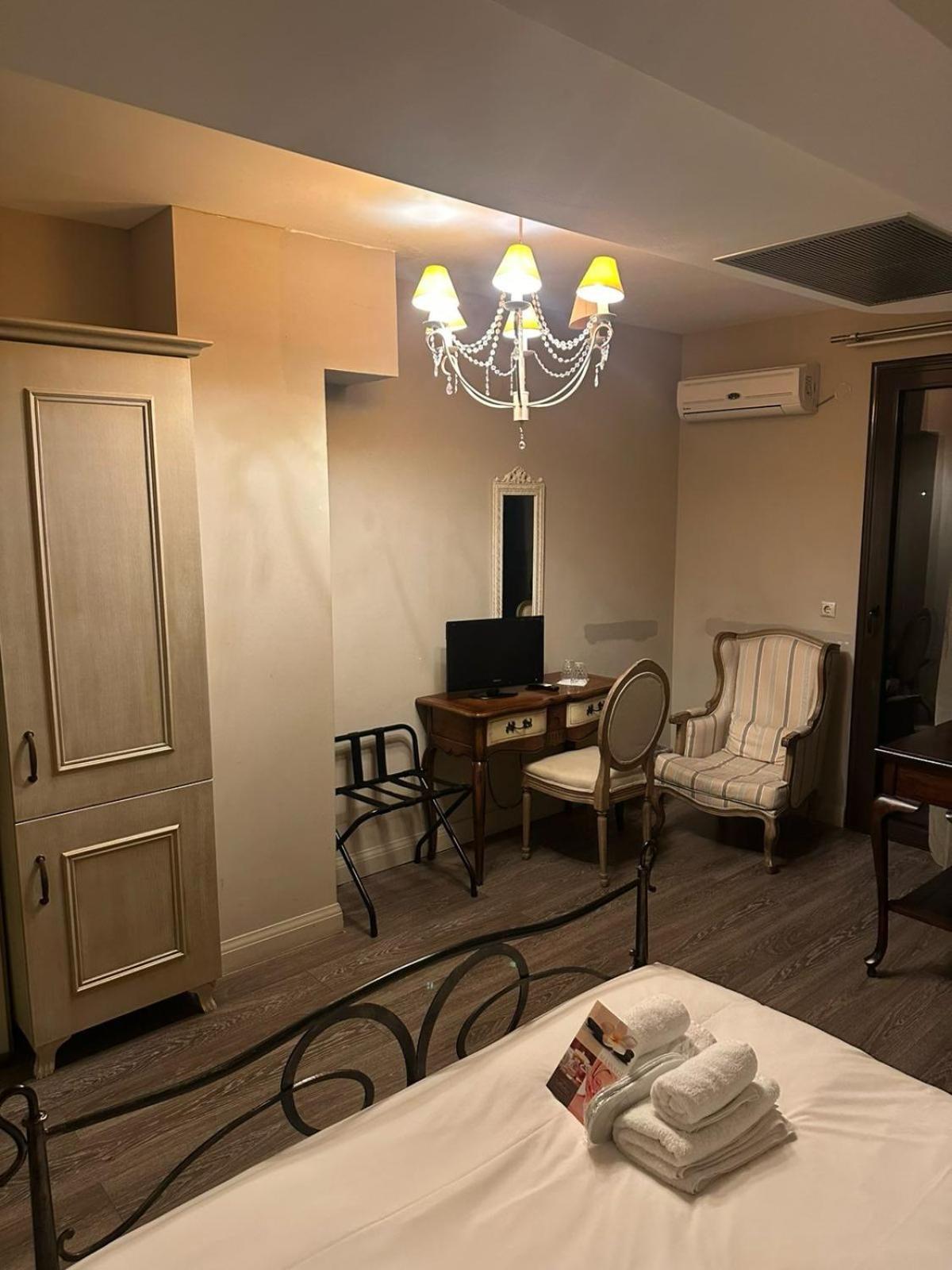 Melies Boutique Hotel Káto Loutrákion Extérieur photo
